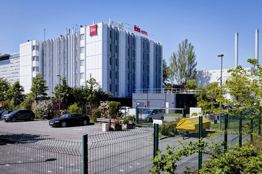 Ibis Lyon Est Bron Hotel Exterior photo